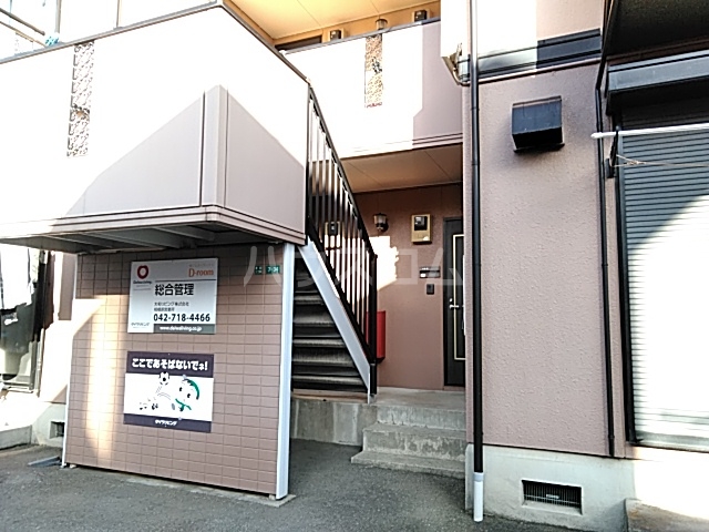 25/26 エントランス