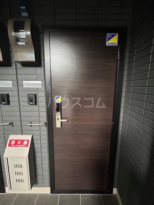 25/30 エントランス