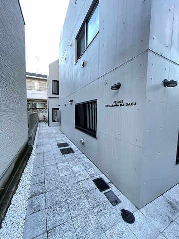 21/30 エントランス