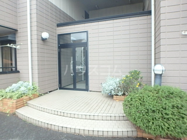 21/30 エントランス