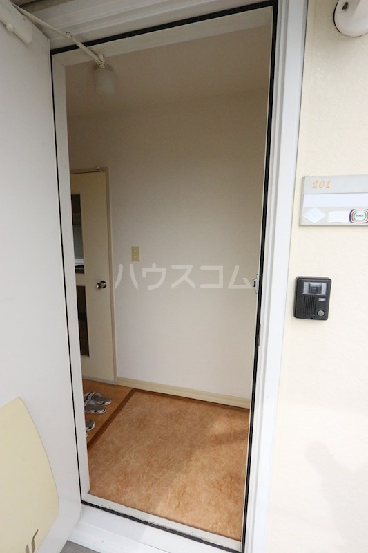 28/30 エントランス