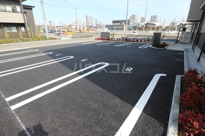 18/18 駐車場