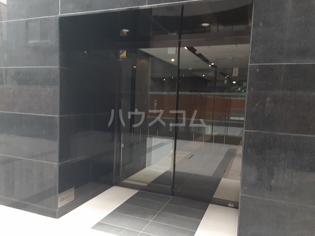 28/30 エントランス