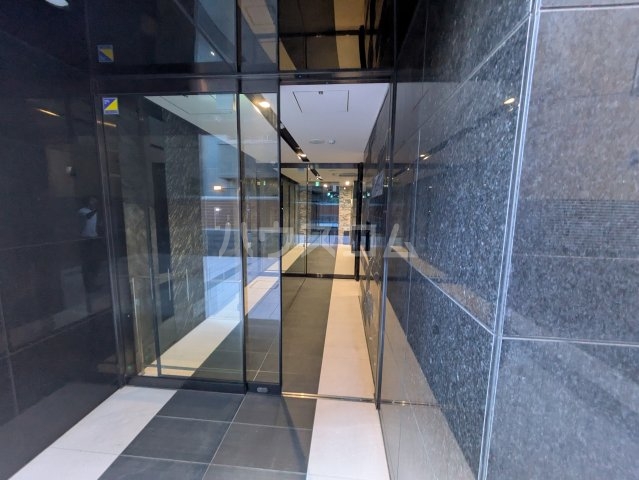 23/30 エントランス