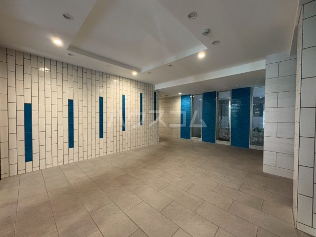 19/30 エントランス