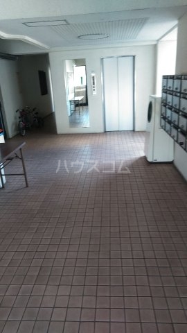 26/30 エントランス