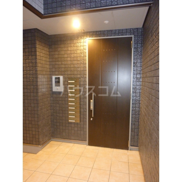 13/16 エントランス