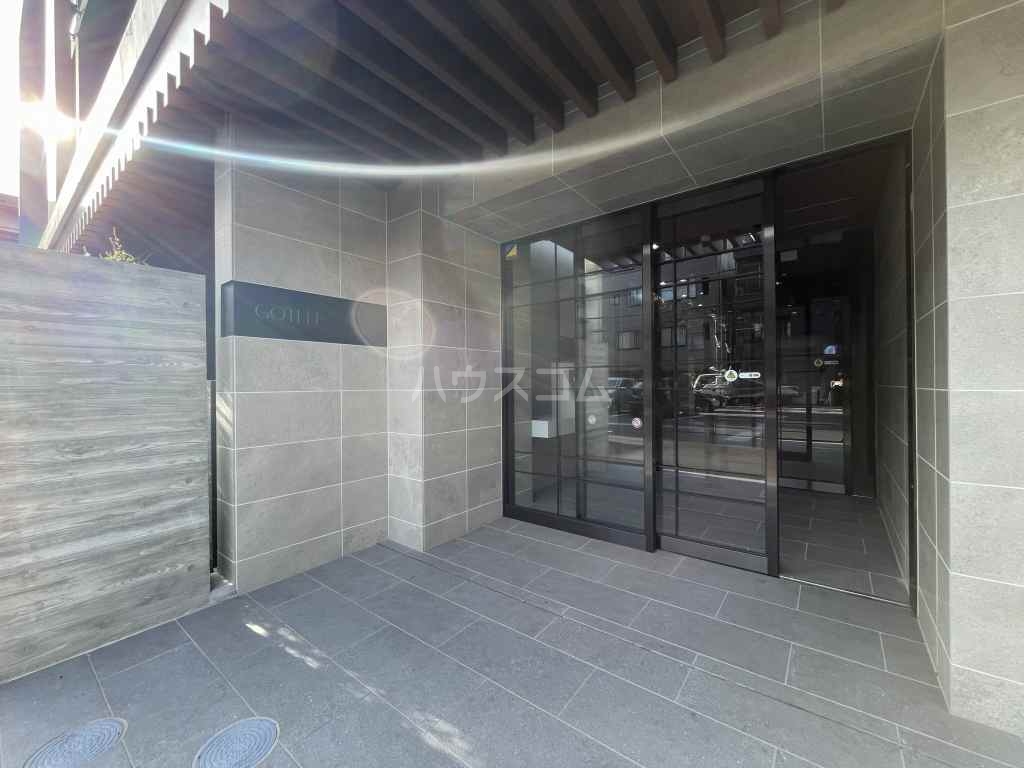 18/23 エントランス