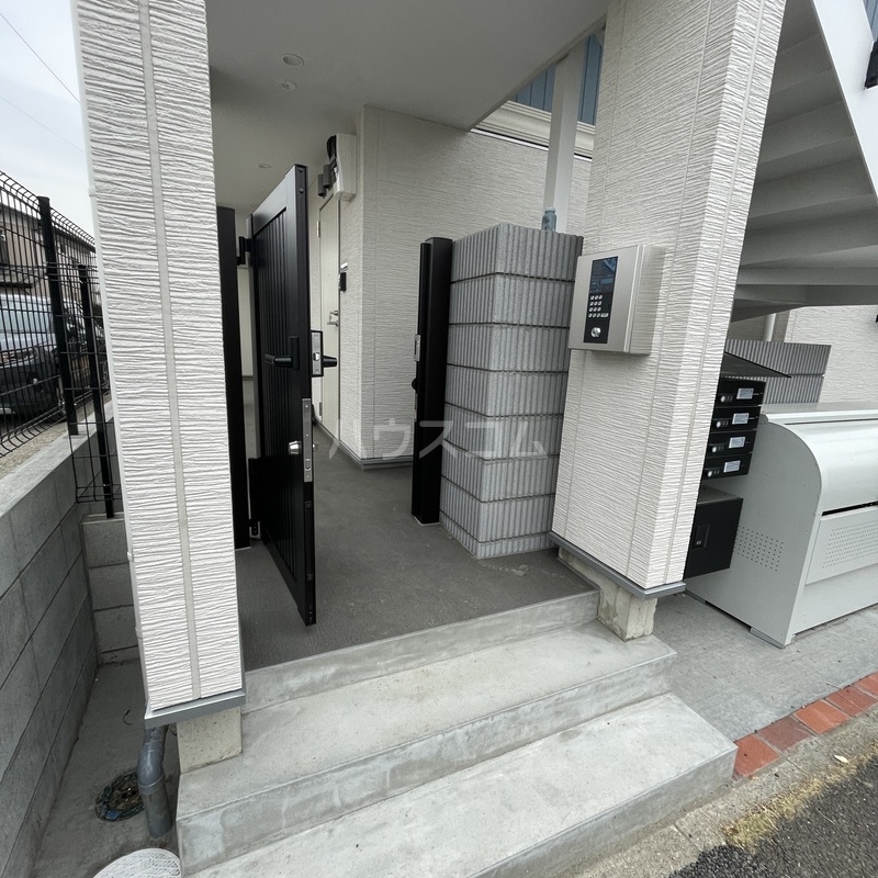 24/30 エントランス