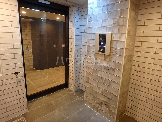 26/30 エントランス