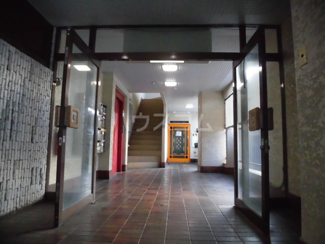 14/18 エントランス