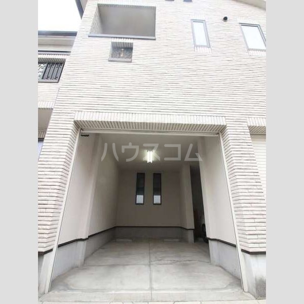 16/21 エントランス