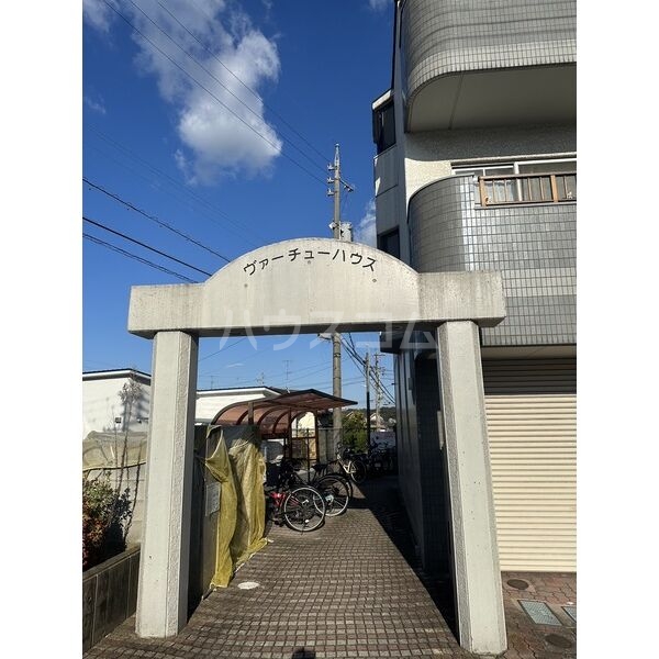 17/26 エントランス