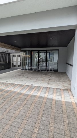 24/30 エントランス