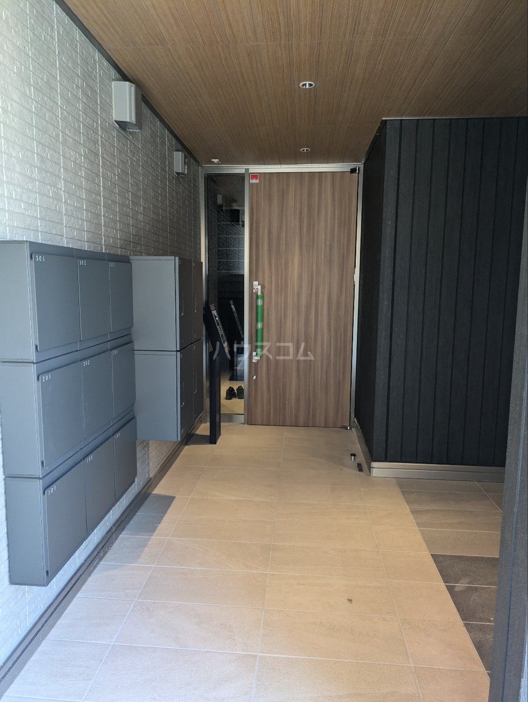 21/30 エントランス