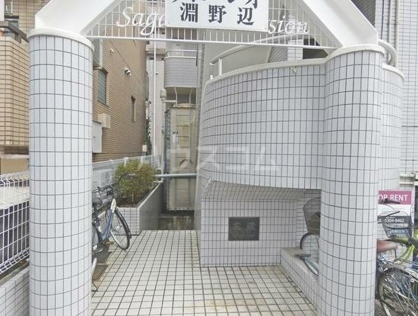 28/30 エントランス