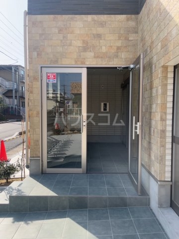 23/28 エントランス