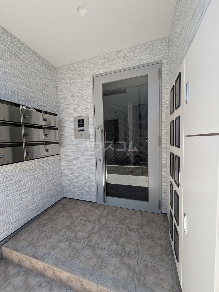 2/4 エントランス