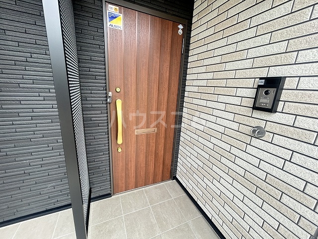 28/30 エントランス