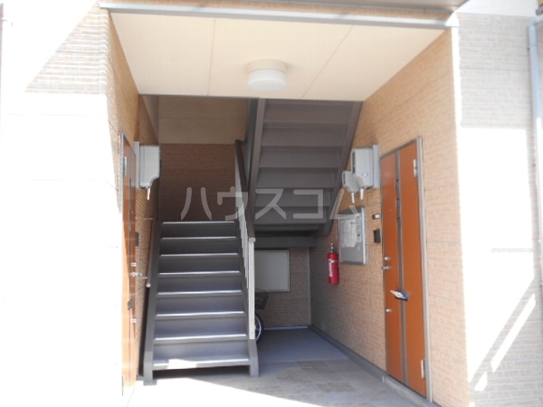 26/30 エントランス