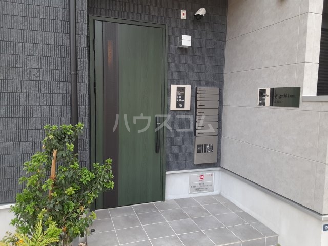 18/28 エントランス