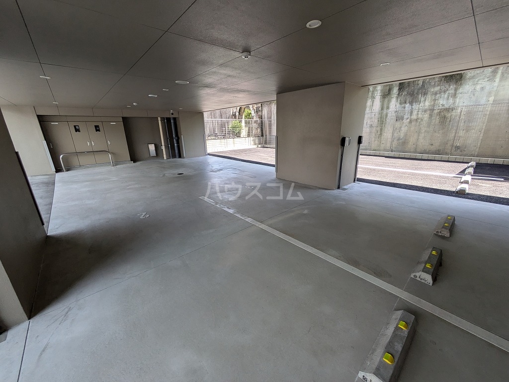 28/30 駐車場
