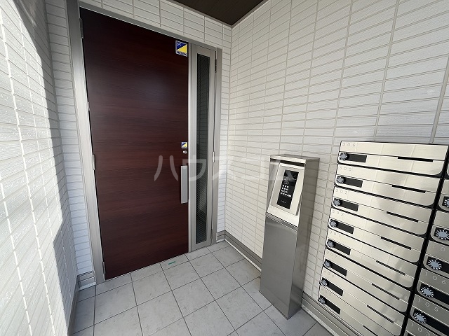 26/30 エントランス