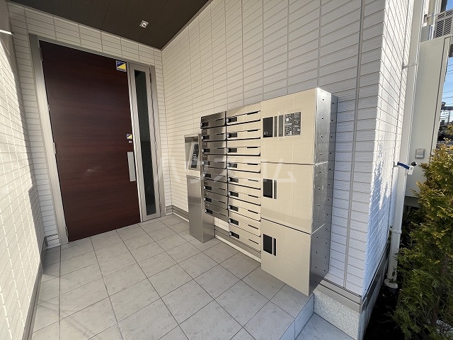 27/30 エントランス