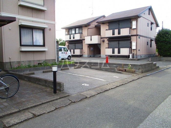 2/3 駐車場