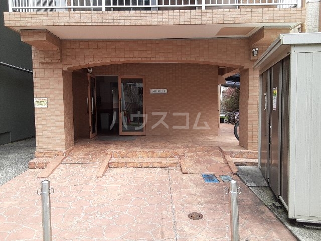 26/30 エントランス