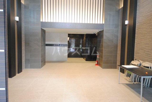 24/30 エントランス