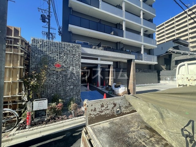 28/30 エントランス