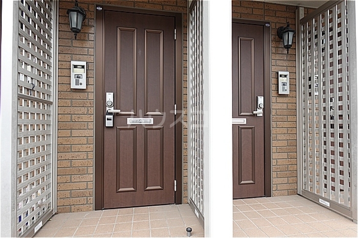 24/30 エントランス