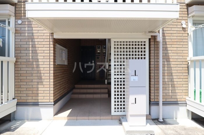 18/25 エントランス