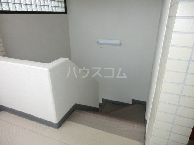 19/30 エントランス