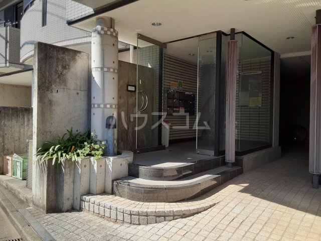 28/30 エントランス