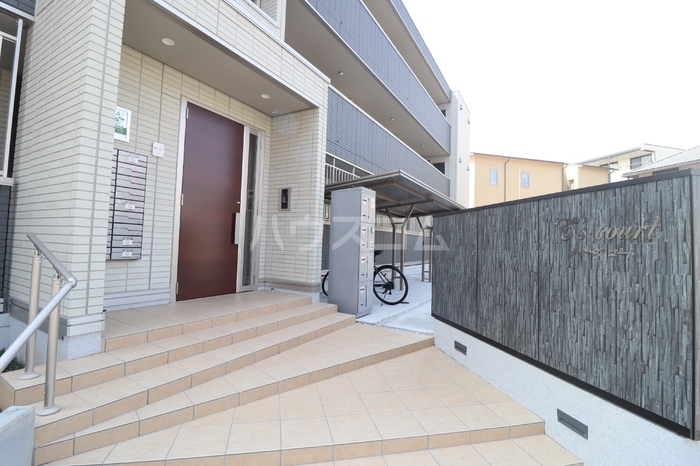 27/30 エントランス