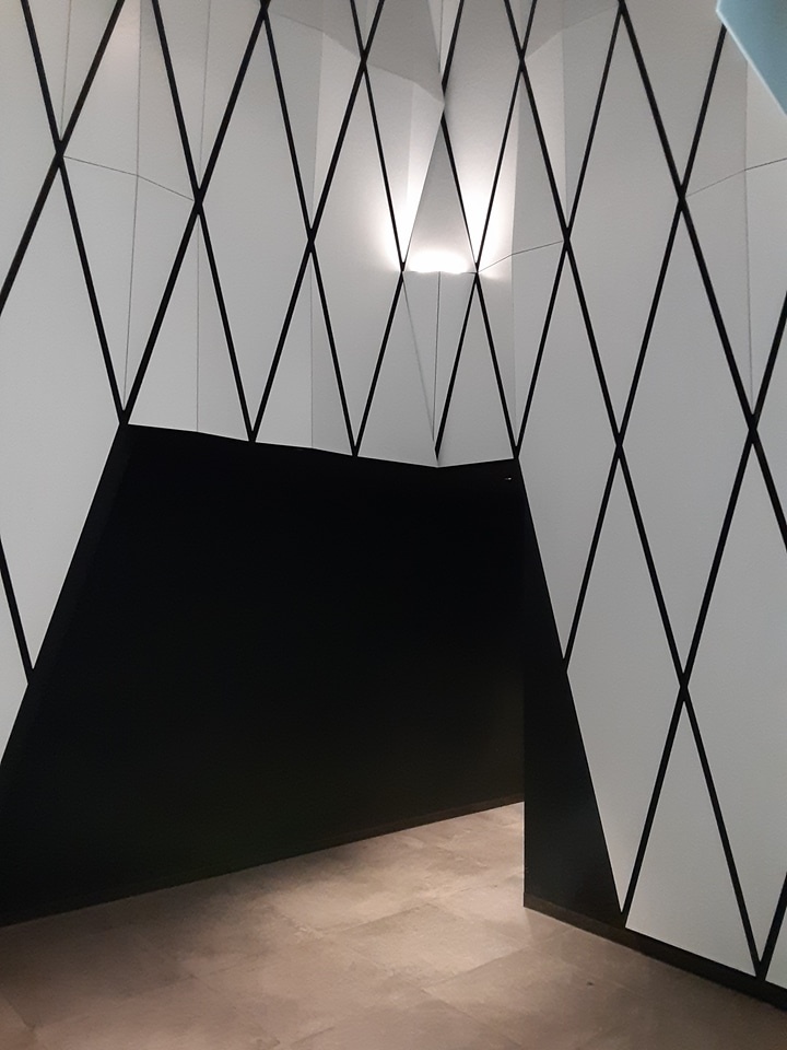 16/26 エントランス