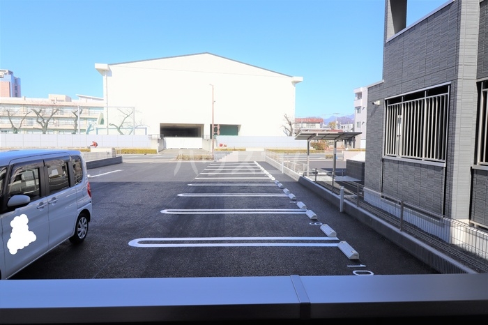 22/30 駐車場