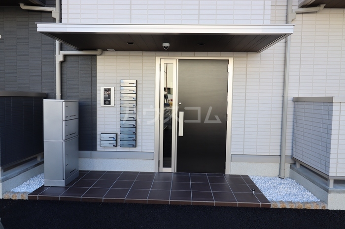 19/30 エントランス