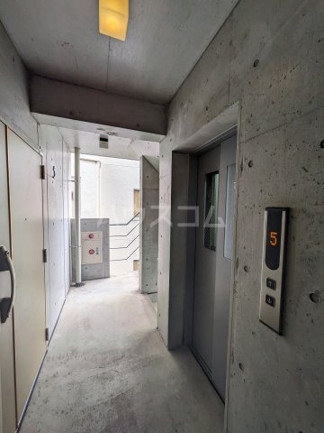 16/18 エントランス