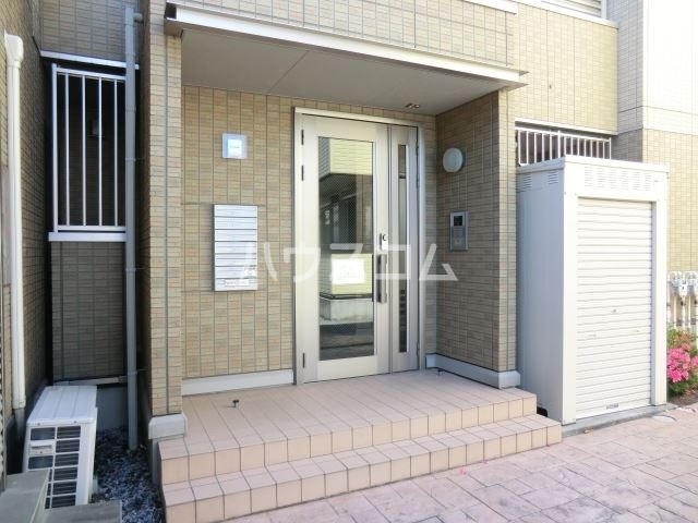 16/27 エントランス