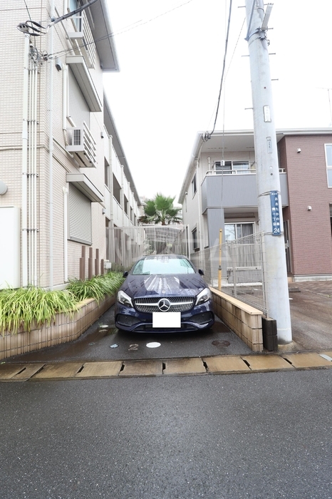 18/28 駐車場