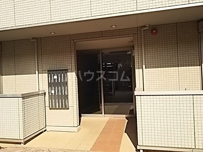 18/29 エントランス