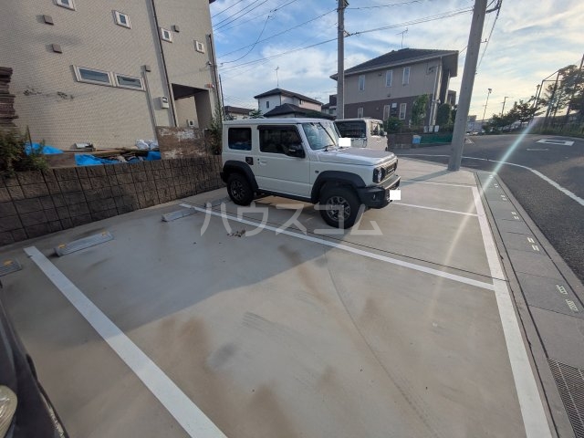 23/28 駐車場