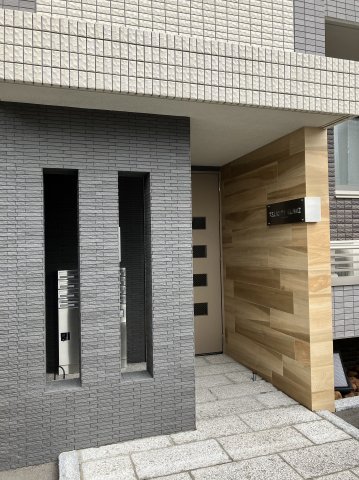 16/19 エントランス