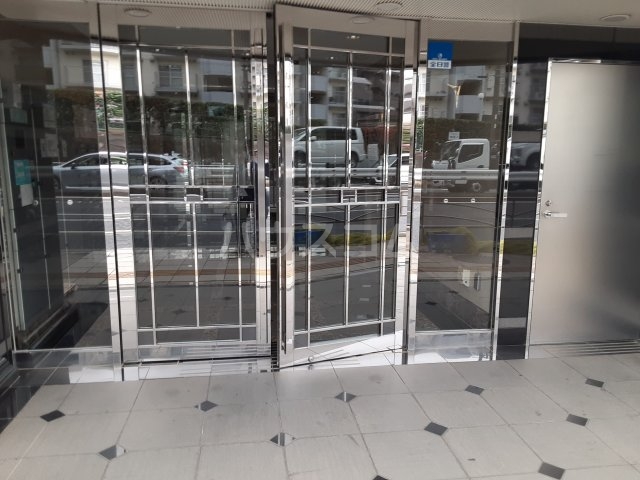 21/30 エントランス