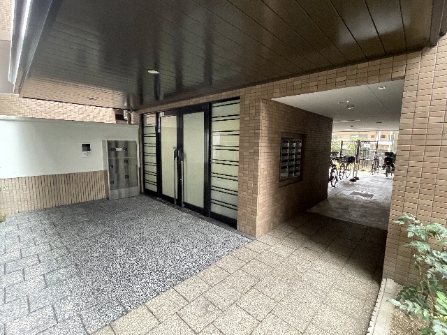 29/30 エントランス