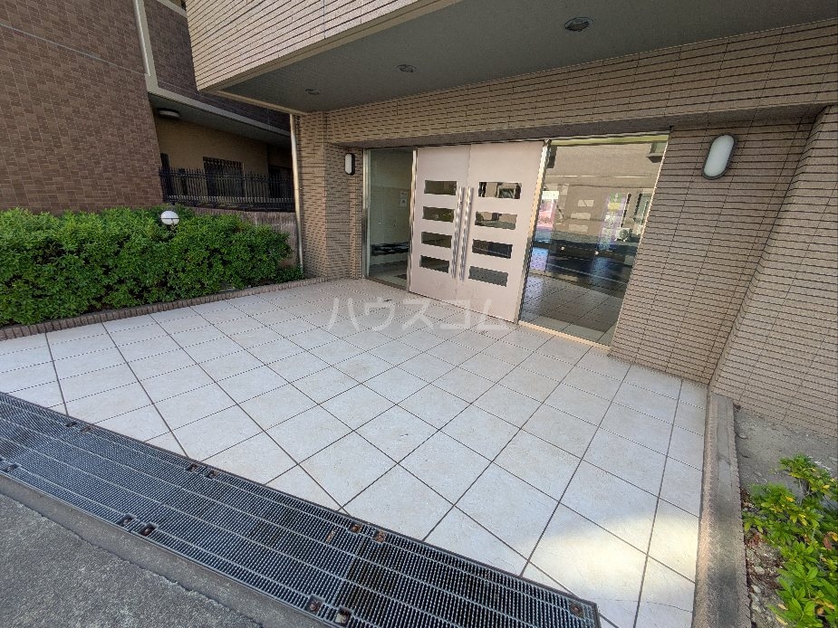 28/30 エントランス