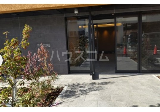 18/30 エントランス